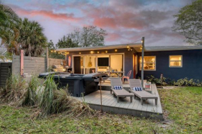 Charlie’s Place by AvantStay Hot Tub Deck Yard
